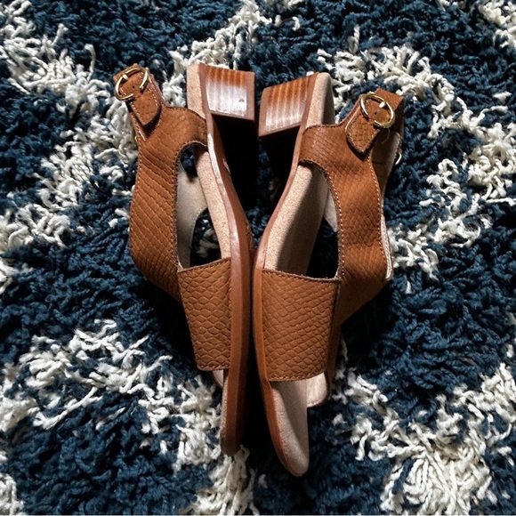 Munro Womens Jenny Brown tan embossed sandals size 7.5 - Picture 9 of 9